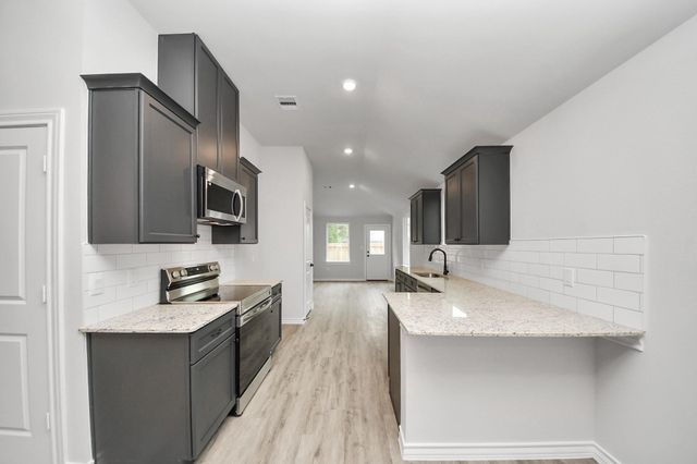 18728 Loom Drive, Conroe, TX 77306