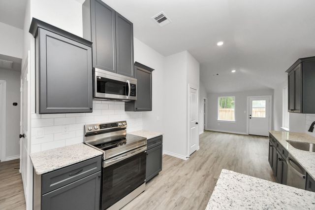 18728 Loom Drive, Conroe, TX 77306