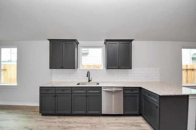 18728 Loom Drive, Conroe, TX 77306