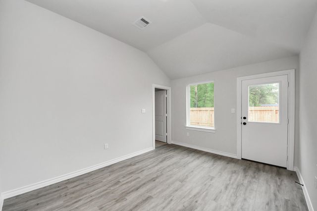 18728 Loom Drive, Conroe, TX 77306