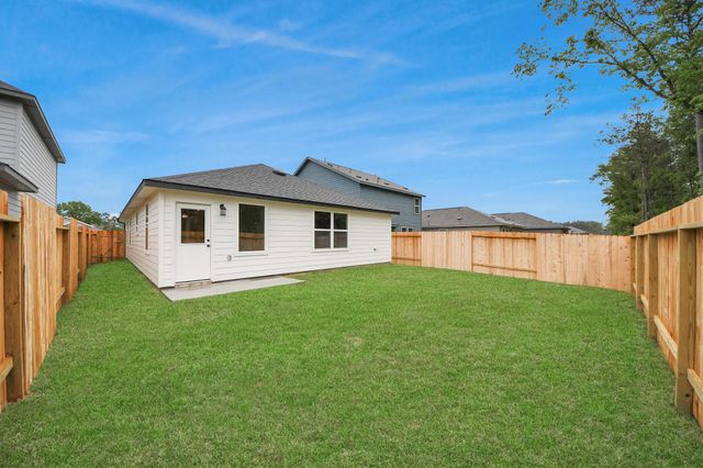 18728 Loom Drive, Conroe, TX 77306