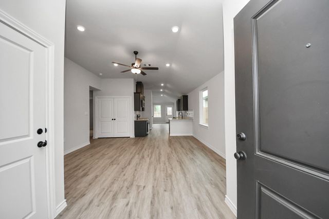 18728 Loom Drive, Conroe, TX 77306