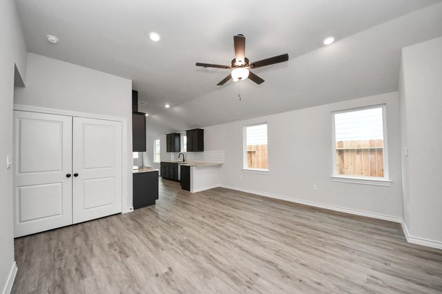 18728 Loom Drive, Conroe, TX 77306