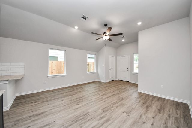 18728 Loom Drive, Conroe, TX 77306