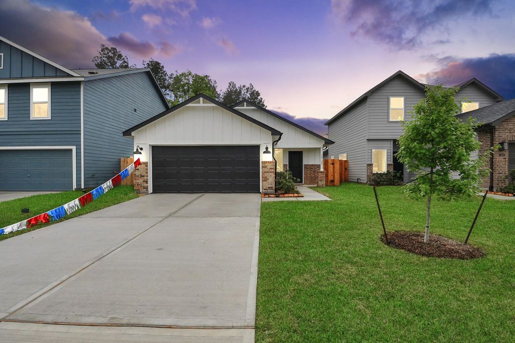 18728 Loom Drive, Conroe, TX 77306