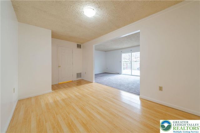 7528 Buttercup Road, Lower Macungie Twp, PA 18062