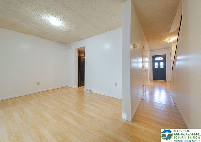 7528 Buttercup Road, Lower Macungie Twp, PA 18062