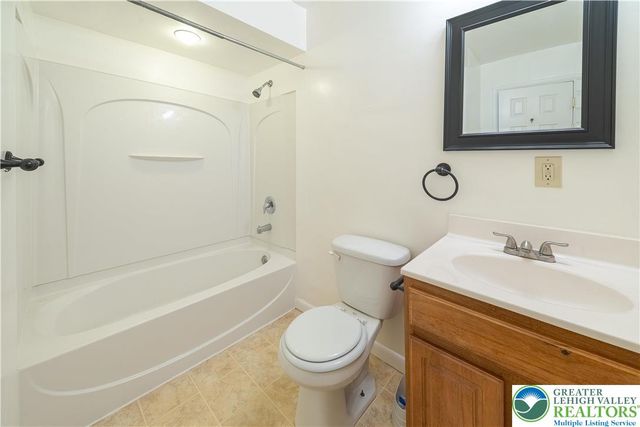 7528 Buttercup Road, Lower Macungie Twp, PA 18062