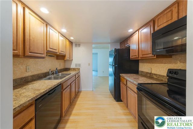 7528 Buttercup Road, Lower Macungie Twp, PA 18062