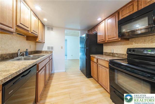 7528 Buttercup Road, Lower Macungie Twp, PA 18062