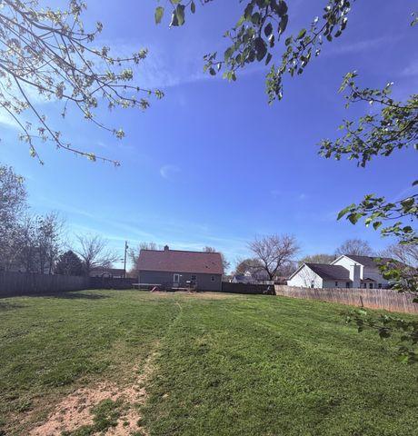 715 Gardendale Ln, Clarksville, TN 37040