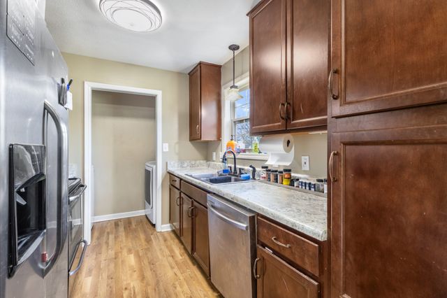 715 Gardendale Ln, Clarksville, TN 37040