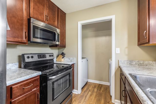 715 Gardendale Ln, Clarksville, TN 37040