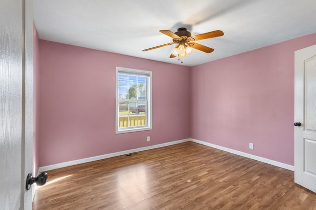 715 Gardendale Ln, Clarksville, TN 37040