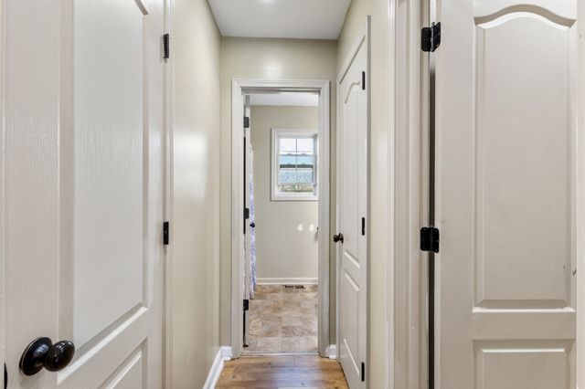 715 Gardendale Ln, Clarksville, TN 37040