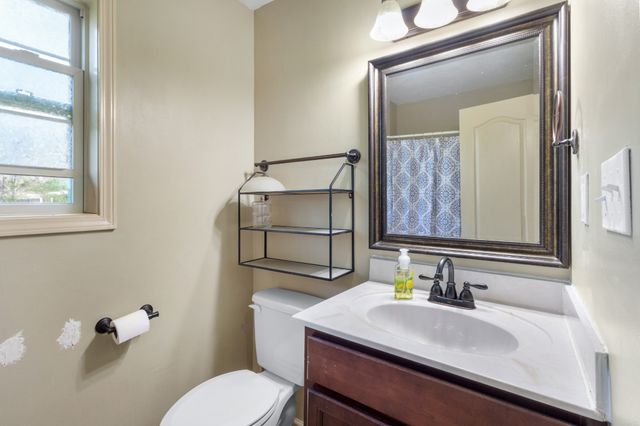 715 Gardendale Ln, Clarksville, TN 37040