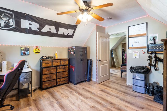 715 Gardendale Ln, Clarksville, TN 37040