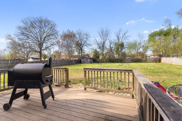 715 Gardendale Ln, Clarksville, TN 37040