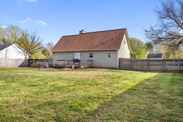 715 Gardendale Ln, Clarksville, TN 37040