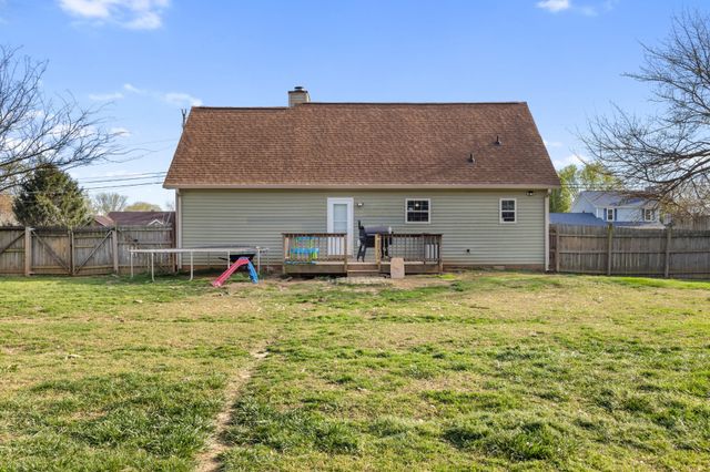 715 Gardendale Ln, Clarksville, TN 37040