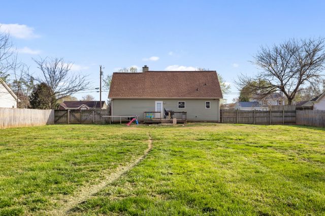 715 Gardendale Ln, Clarksville, TN 37040