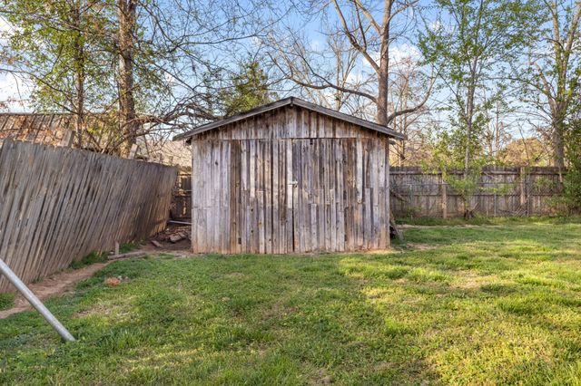 715 Gardendale Ln, Clarksville, TN 37040