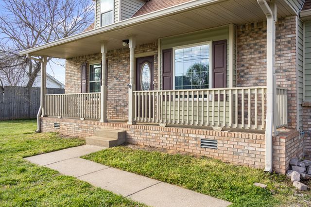 715 Gardendale Ln, Clarksville, TN 37040