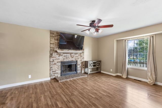 715 Gardendale Ln, Clarksville, TN 37040