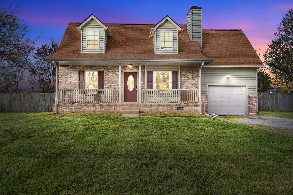 715 Gardendale Ln, Clarksville, TN 37040