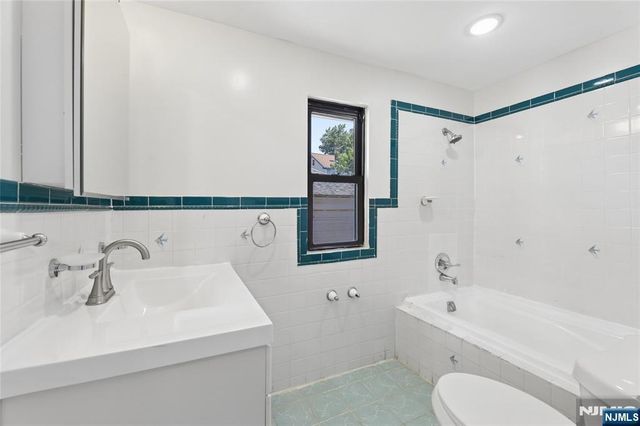 275 Farrant Terrace, Teaneck, NJ 07666
