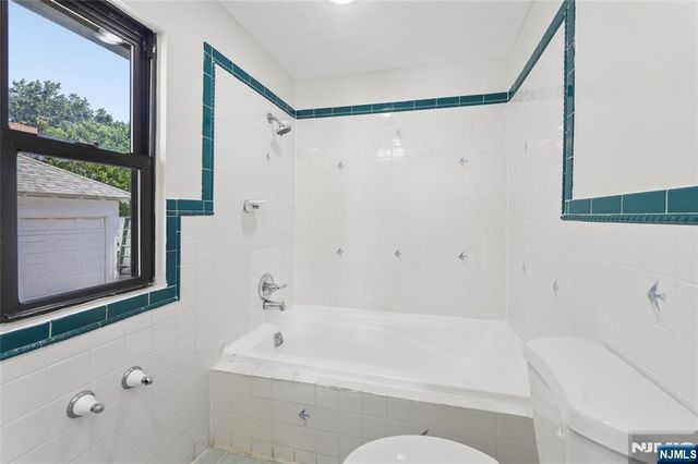 275 Farrant Terrace, Teaneck, NJ 07666