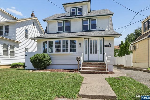 275 Farrant Terrace, Teaneck, NJ 07666
