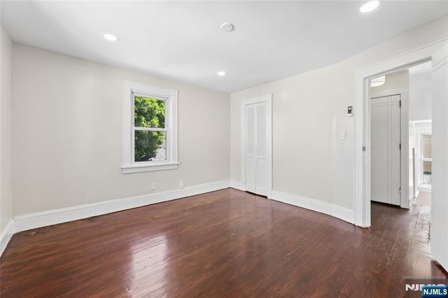 275 Farrant Terrace, Teaneck, NJ 07666