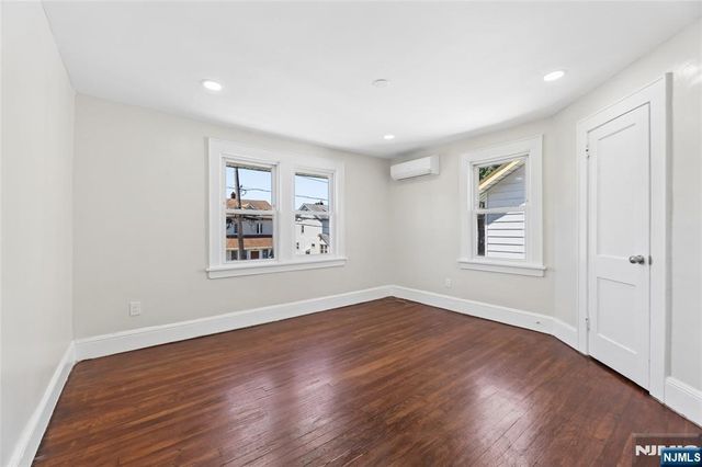 275 Farrant Terrace, Teaneck, NJ 07666