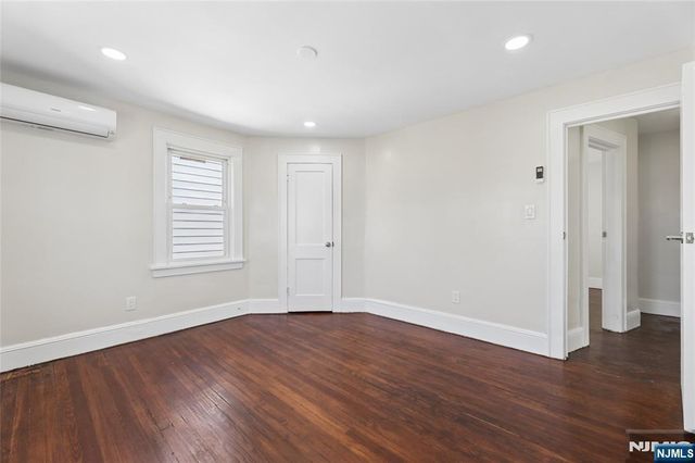 275 Farrant Terrace, Teaneck, NJ 07666