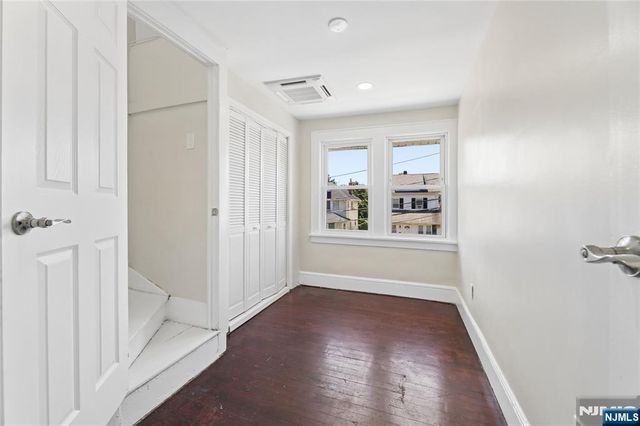 275 Farrant Terrace, Teaneck, NJ 07666