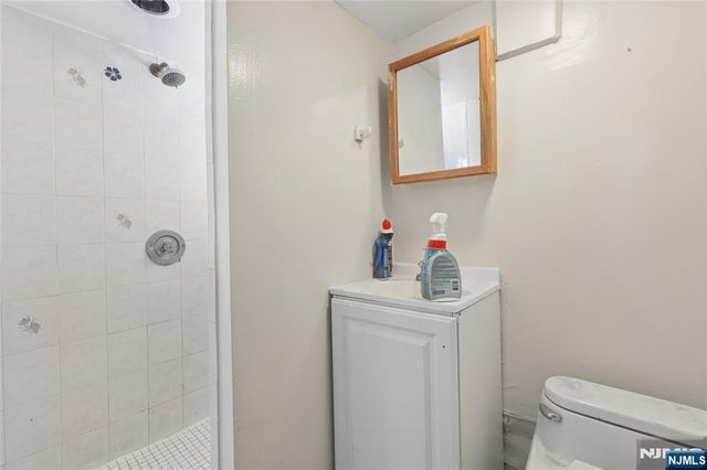 275 Farrant Terrace, Teaneck, NJ 07666