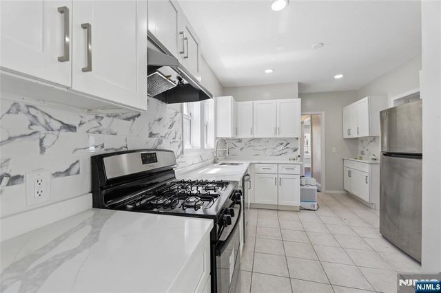275 Farrant Terrace, Teaneck, NJ 07666