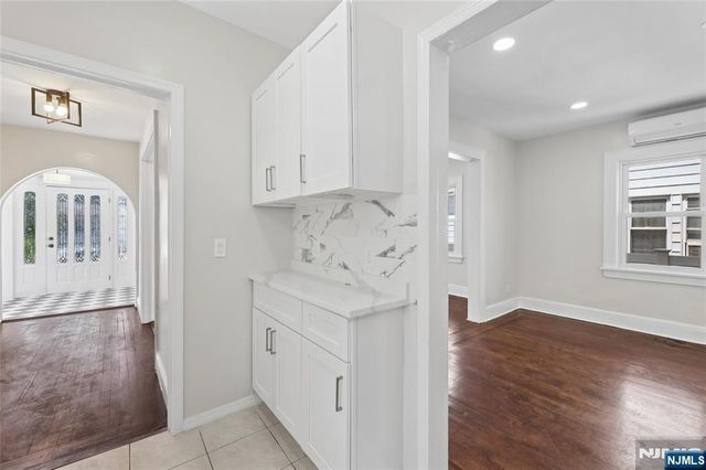 275 Farrant Terrace, Teaneck, NJ 07666