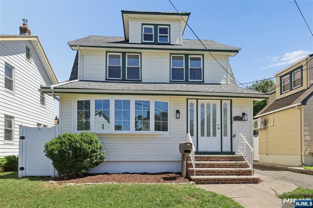 275 Farrant Terrace, Teaneck, NJ 07666