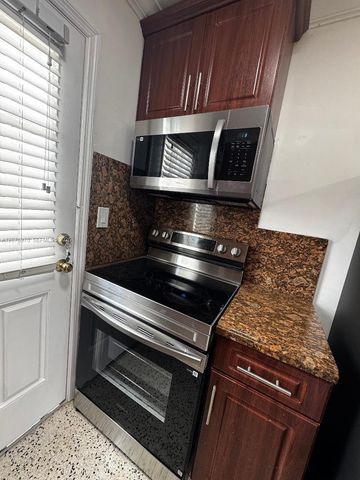 2725 SW 25th Street 3, Miami, FL 33133