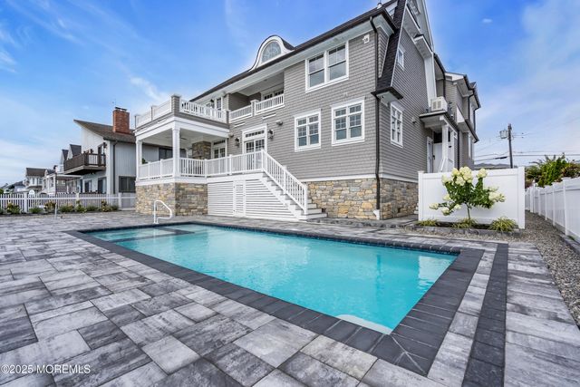 122 Squan Beach Drive, Mantoloking, NJ 08738