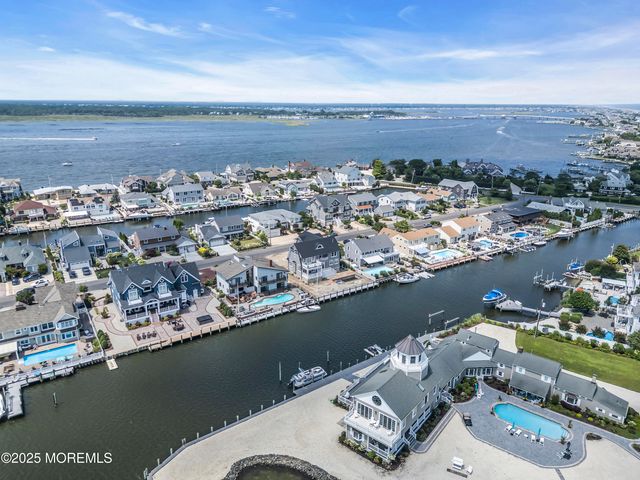 122 Squan Beach Drive, Mantoloking, NJ 08738