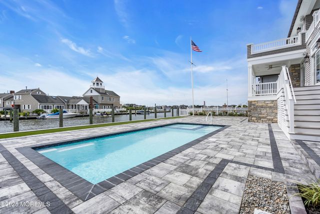 122 Squan Beach Drive, Mantoloking, NJ 08738