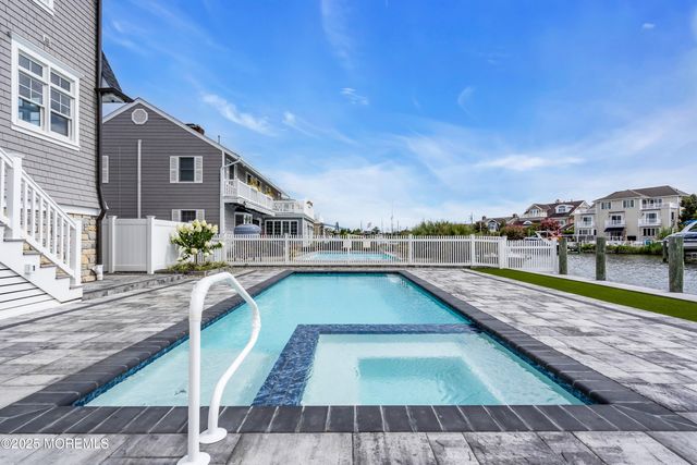 122 Squan Beach Drive, Mantoloking, NJ 08738