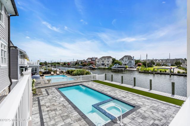 122 Squan Beach Drive, Mantoloking, NJ 08738