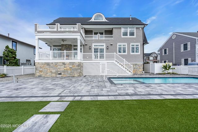 122 Squan Beach Drive, Mantoloking, NJ 08738