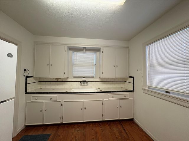 2011 33rd Street, Galveston, TX 77550