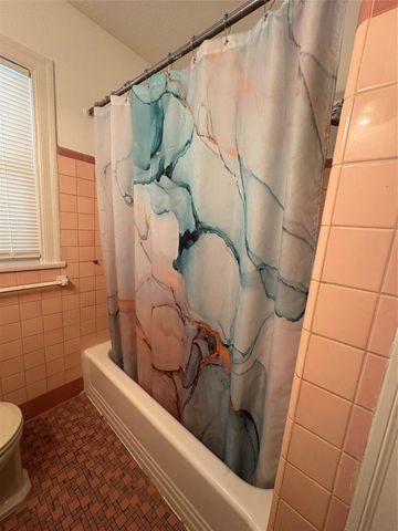 2011 33rd Street, Galveston, TX 77550