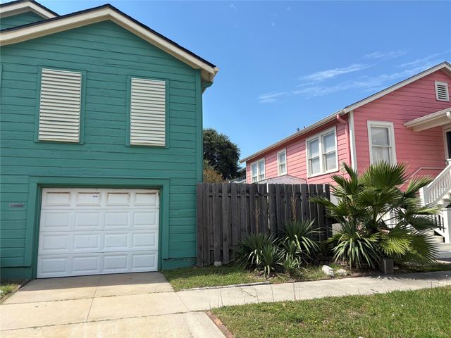 2011 33rd Street, Galveston, TX 77550
